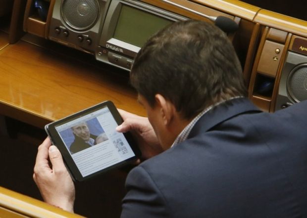ВР витратить майже сім мільйонів, щоб потішити нардепів персональними гаджетами_1