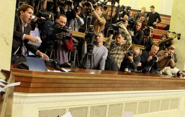 ЗМІ перестануть пускати в кулуари Ради: в чому проблема та як вирішити конфлікт?_1