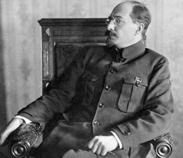 Репортажі з-за Кобищанських парканів: кому заважав Луначарський 2  _3