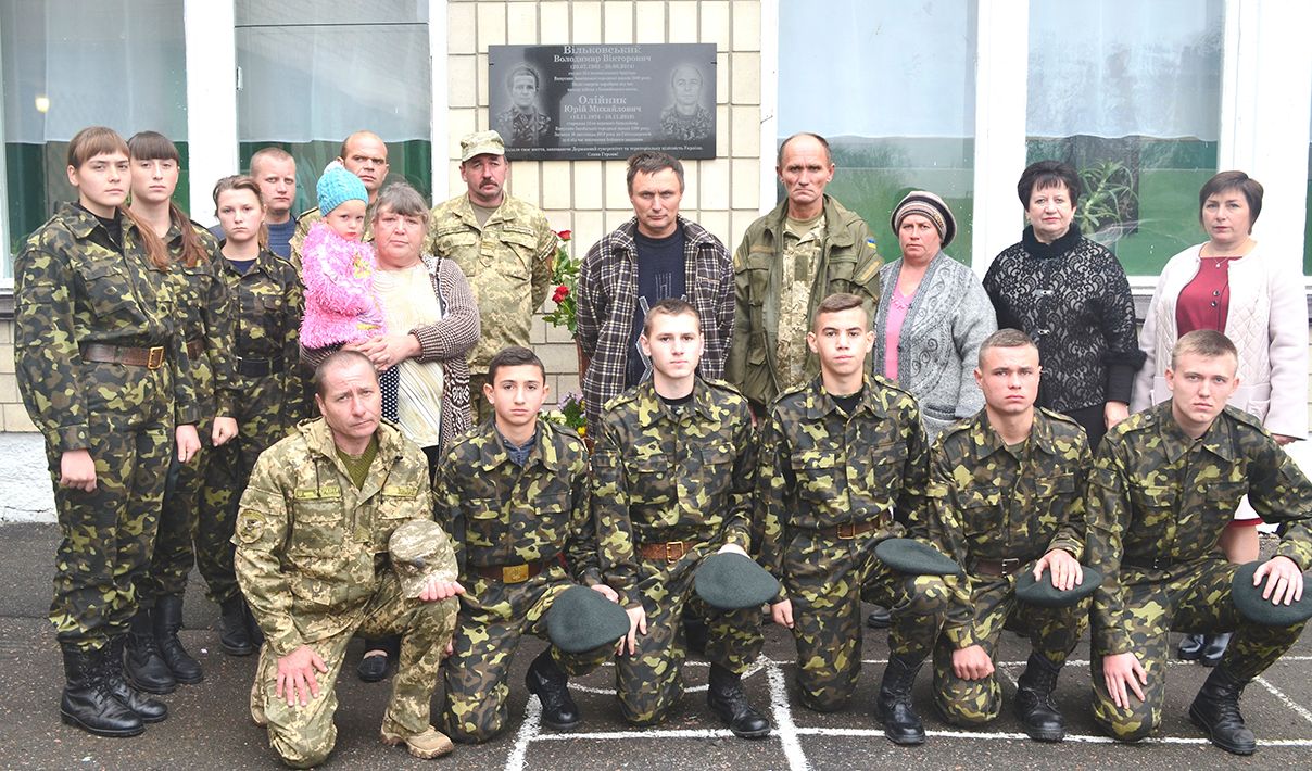 У Кобеляцькому районі відкрили меморіальну дошку полеглим захисникам України_1