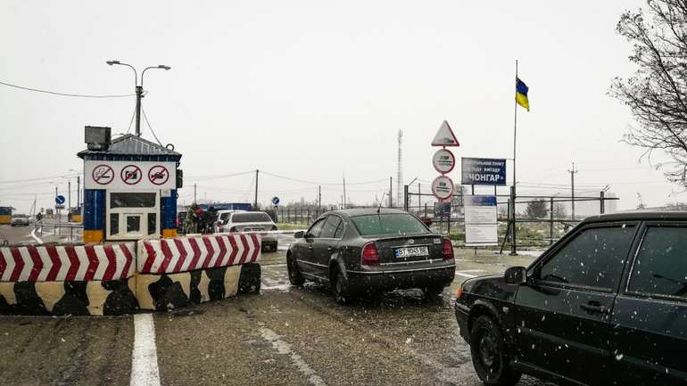 Кремлівські спецслужби вербують українців під час відвідин окупованого Криму, — СБУ