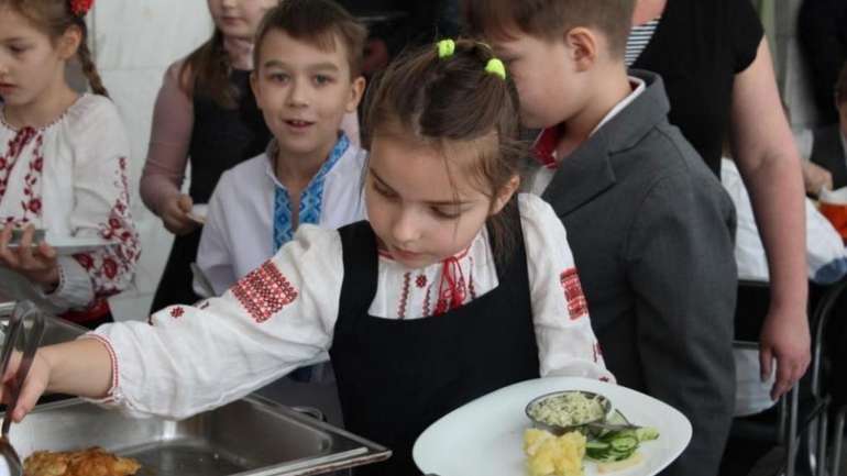 Полтавська міська влада розгляне проєкт безкоштовного харчування дітей у школах