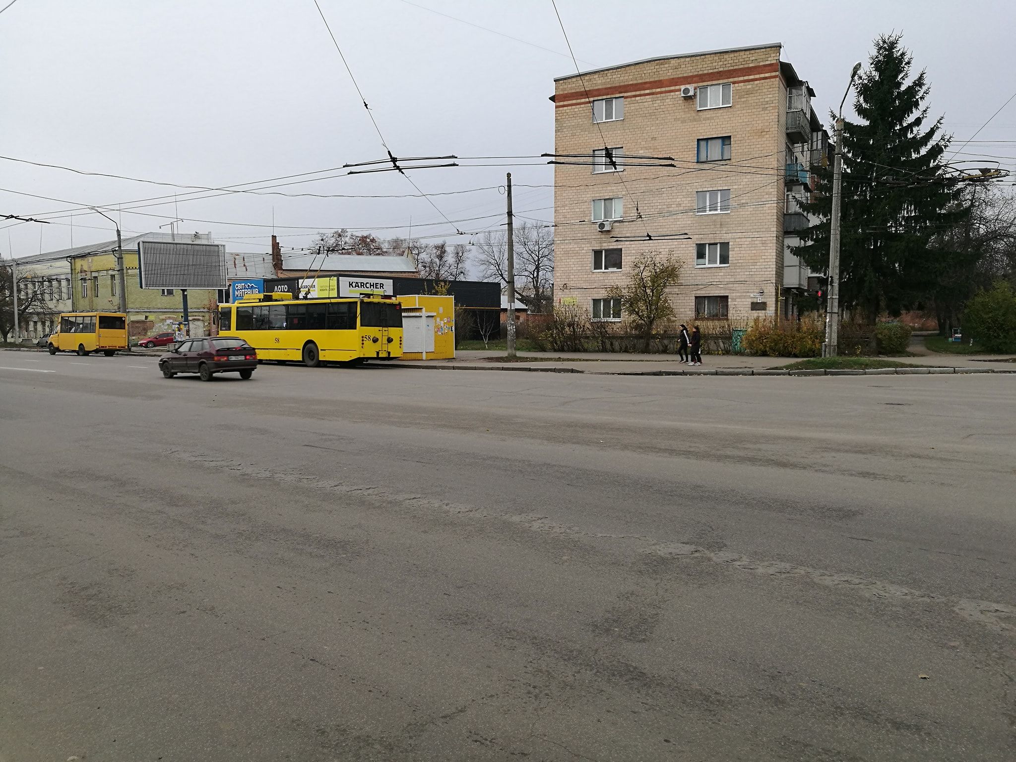 Полтавець пропонує перенести зупинку громадського транспорту через порушення норм_1