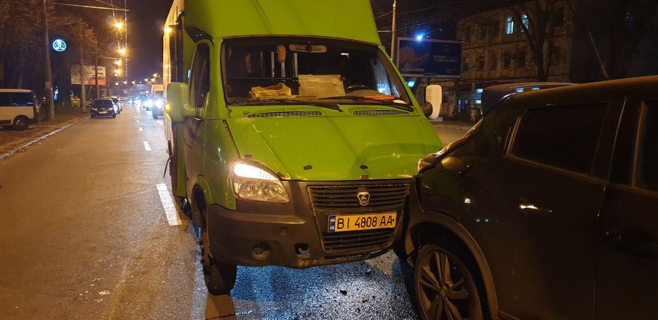 У Полтаві маршрутка, водій якої був без документів, влетіла в автівку (фото)_1