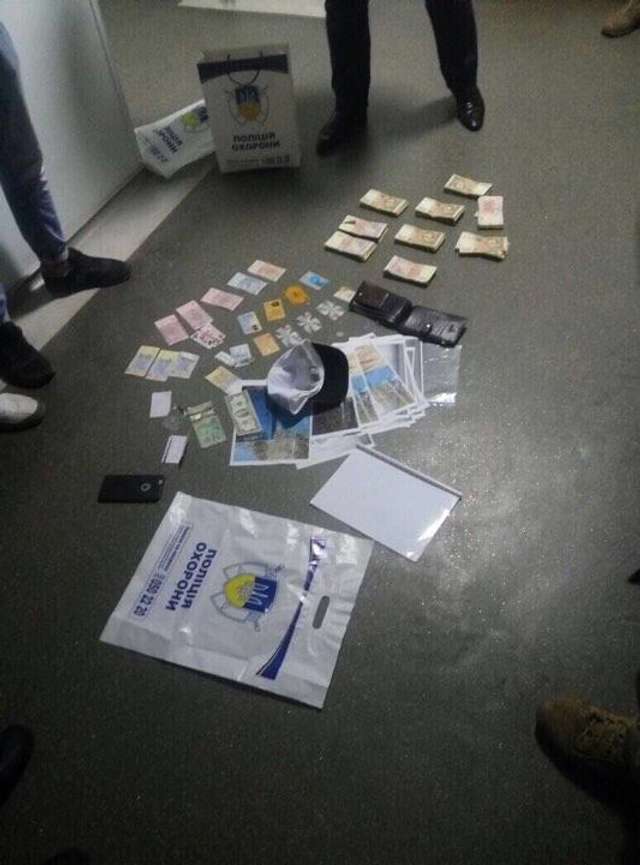 Керівник департаменту поліції охорони погорів на хабарі 96 000 гривень_2