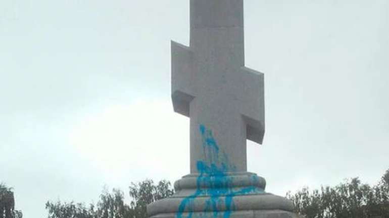 Вандали спаплюжили пам’ятник Петру І на полі Полтавської битви