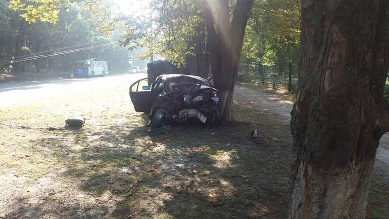 П’яний харківський патрульний за кермом на великій швидкості врізався у стовп. Є загиблі