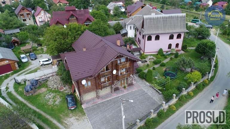 НАБУ вважає, що зампрокурор Франківщини приховав мільйон від готельного бізнесу дружини в Яремче