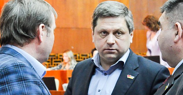 Депутати від БЮТ розкрадають бюджетні кошти, виділені на ремонт шкіл міста._3