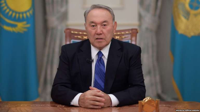 Казахстан: Назарбаєв заборонив парламенту й уряду використовувати російську на засіданнях