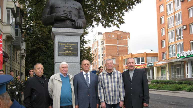 Совковий хадж до «полтавського» Ватутіна