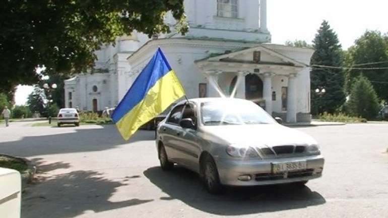 Полтавою проколесив патріотичний автопробіг 