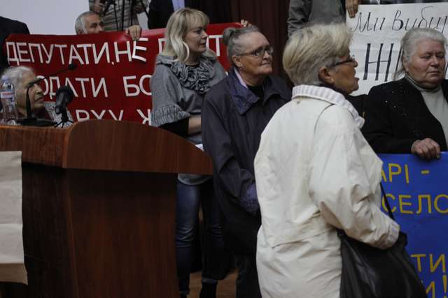 Громада заблокувала проведення сесії Полтавської облради_2