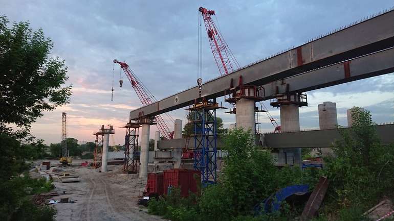 Спорудження мосту через Дніпро