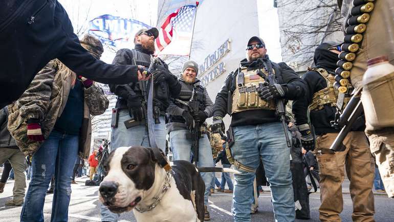 Озброєні та миролюбні. Протести у США