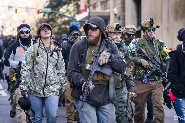 Озброєні та миролюбні. Протести у США_1