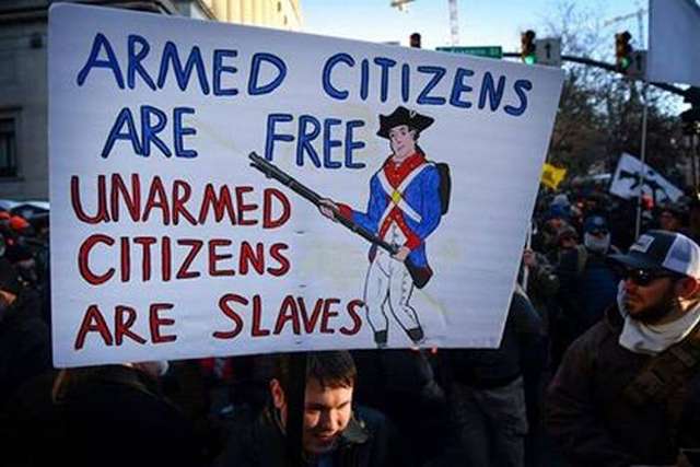 Озброєні та миролюбні. Протести у США_3