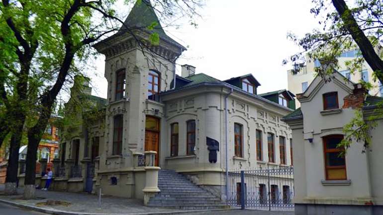 Адміністративно-громадський комплекс