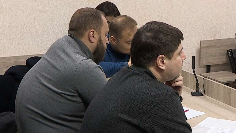 Чередніченко (ліворуч) під час судового засідання