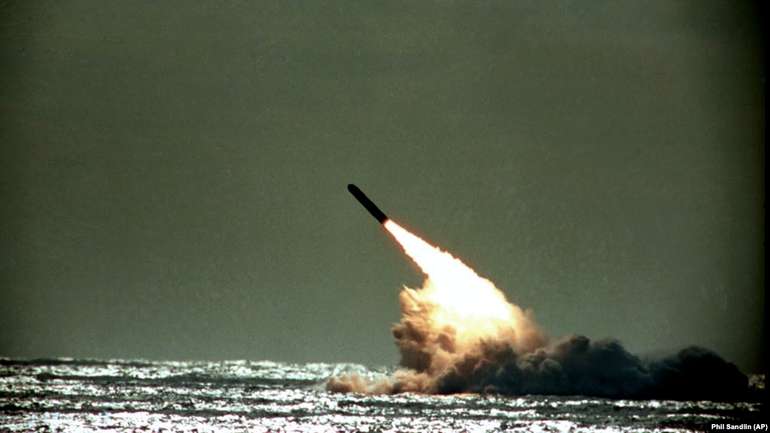 Запуск ракети Trident II з підводного човна USS Tennessee, 1989 рік