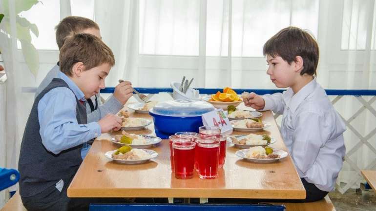 В Раді зареєстрували законопроєкт про безоплатне харчування у школах