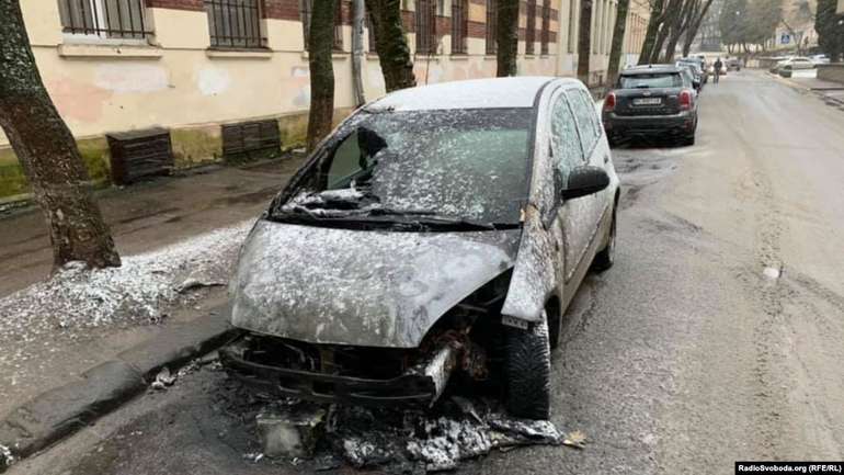 СБУ встановила підозрюваного у підпалі автомобіля журналістки «Радіо Свобода»