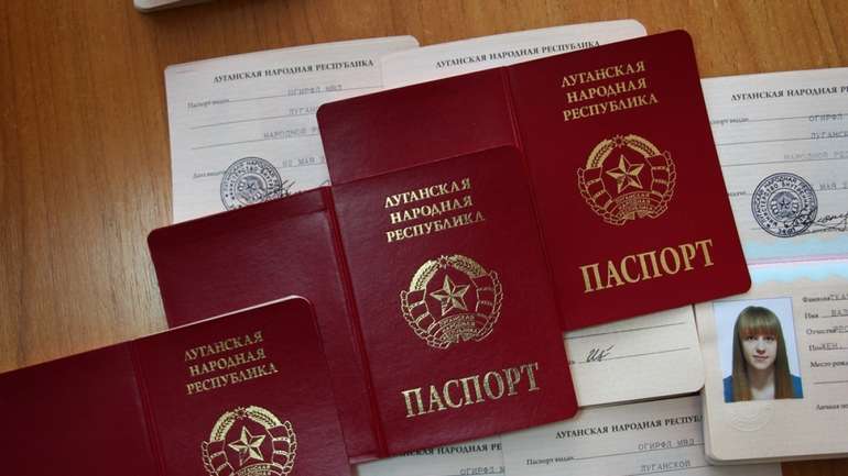 РФ намагається легалізувати своїх найманців на Донбасі через роздачу паспортів фейкових «республік»