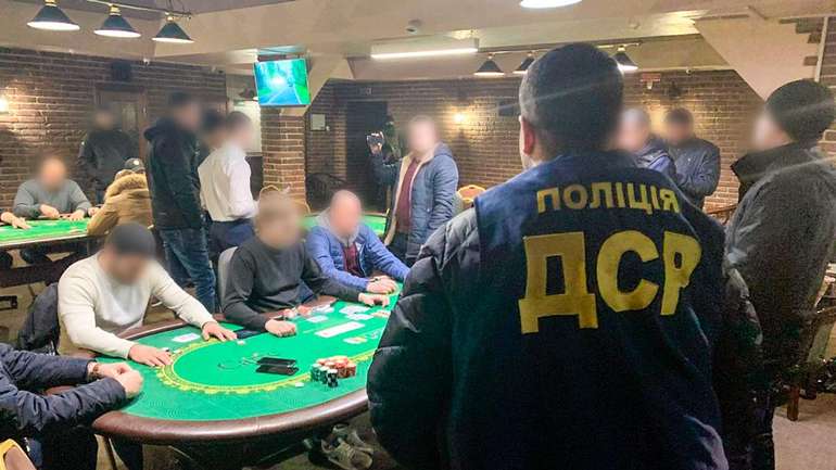Учасникам спортивного покерного клубу на Полтавщині інкримінують заняття гральним бізнесом