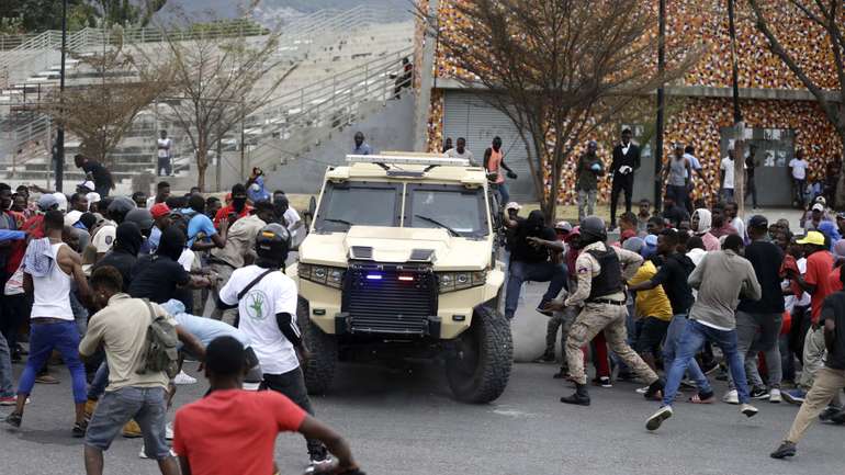 У Гаїті скасували щорічний карнавал через сутички між поліцією та армією