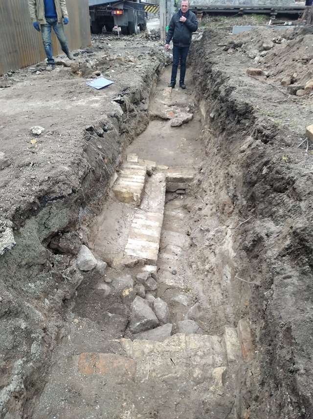 У центрі Запоріжжя знайдено фундамент торговища середини ХІХ сторіччя_1