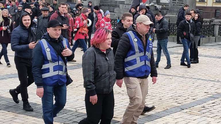 У Києві під час мітингу затримали агресивну феміністку
