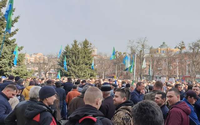 Під стінами Полтавської ОДА проходить масштабний мітинг_1