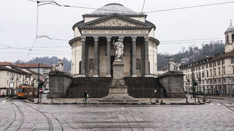 Коронавірус знелюдив вулиці Європи