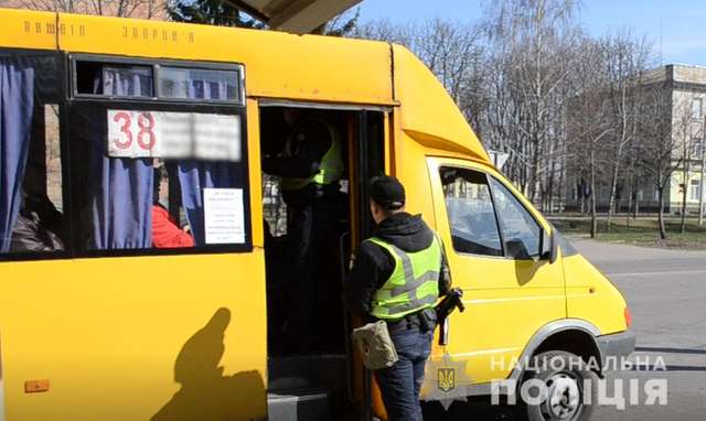 У Полтаві оштрафували водіїв трьох маршруток за перевезення більше 10 пасажирів_1