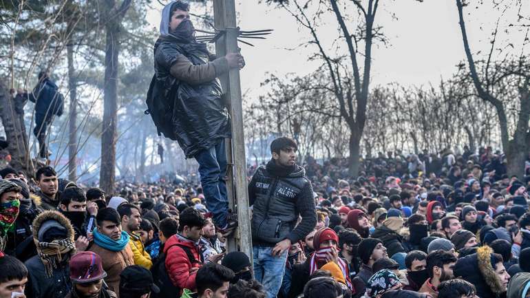 Прорив мігрантів на терени Європи на тлі тотального карантину