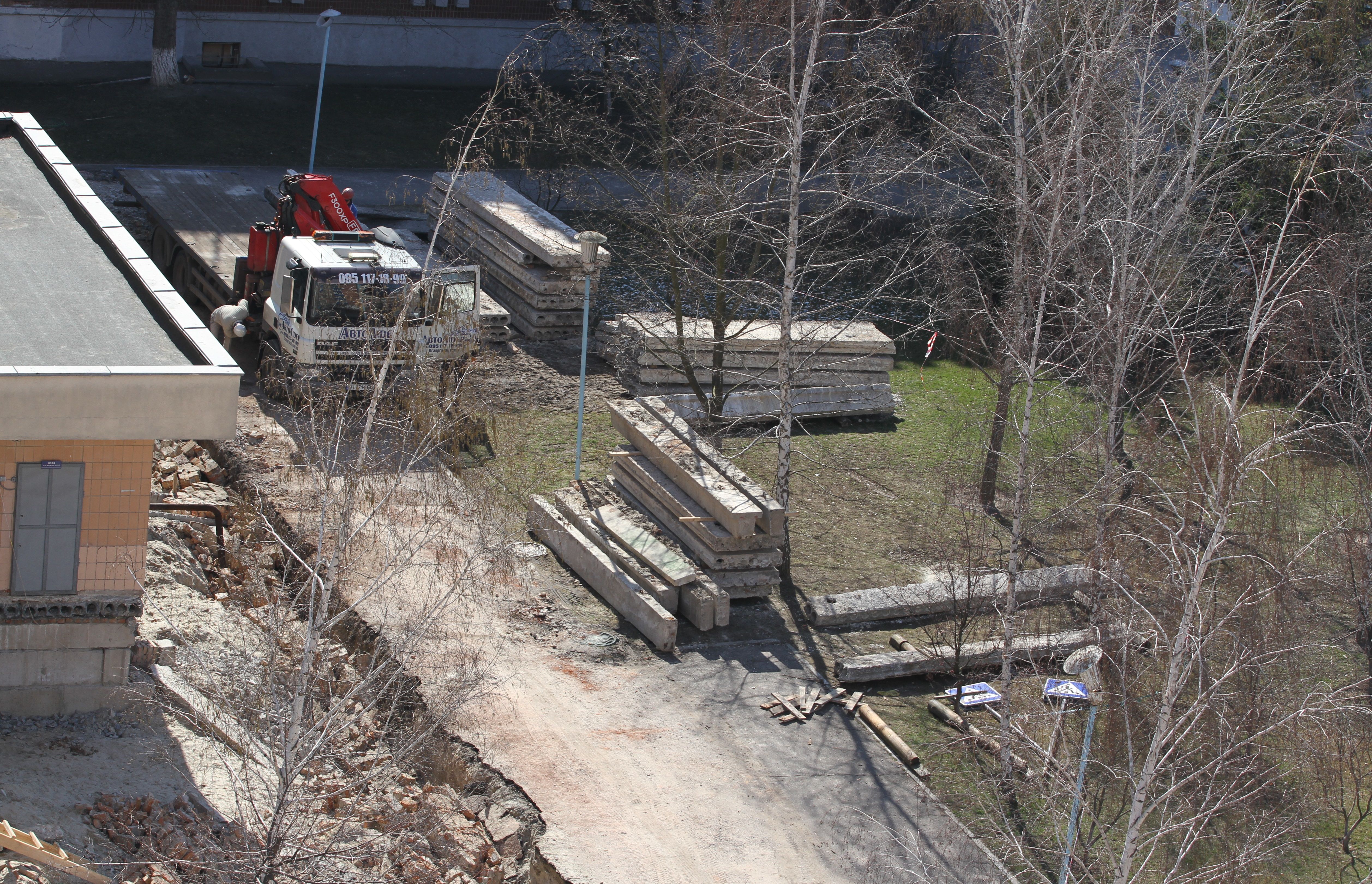 Ремонтні роботи біля дитячої поліклініки №1 на Леваді в Полтаві