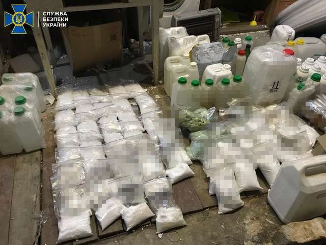 Українські спецслужби звітують про припинення діяльності наркоугруповання у Запоріжжі_1
