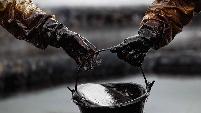Ціна на нафту впала до 20 доларів за барель