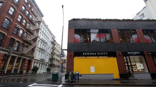 Крамниці брендового одягу бояться мародерства, причина — карантин у Нью-Йорку_1