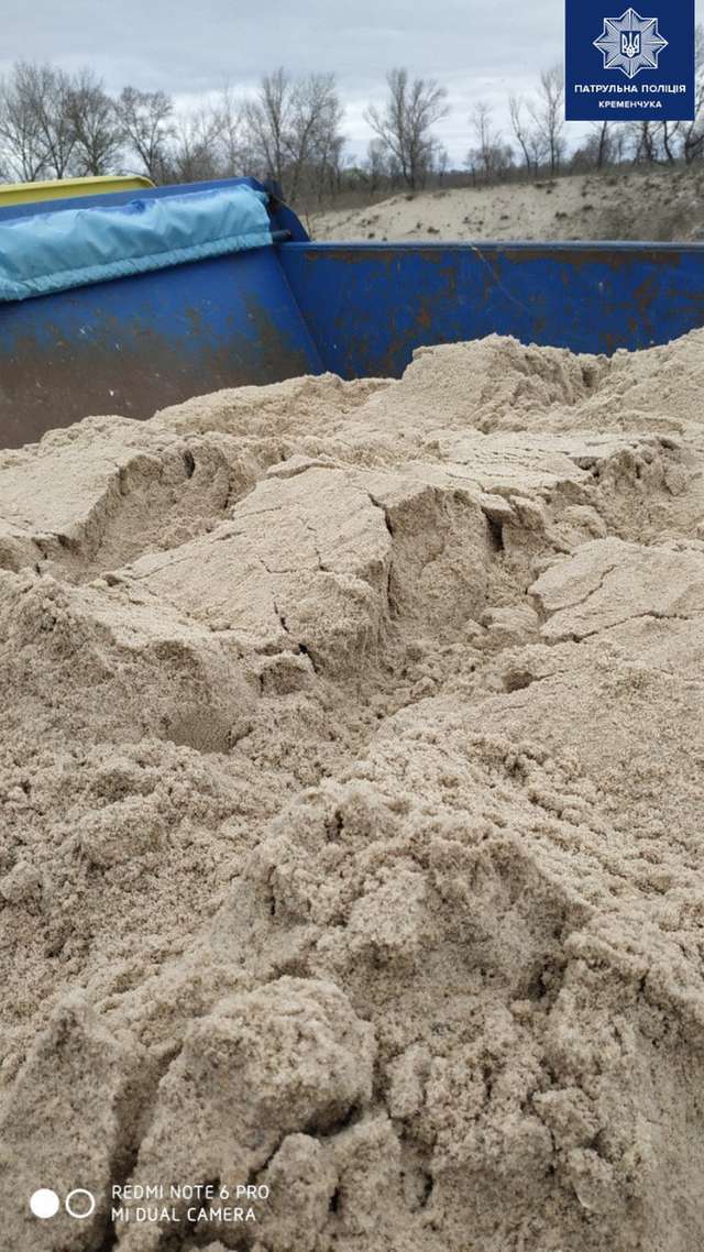 Біля Крюківської дамби викрили незаконний видобуток піску_2