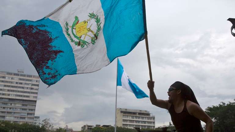 Уряд Ґватемали попросив США обмежити депортацію іммігрантів