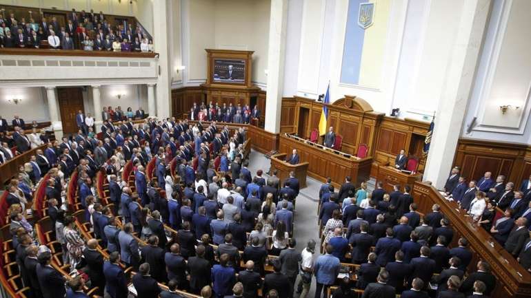 У «Європейській солідарності» вимагають провести позачергове засідання парламенту