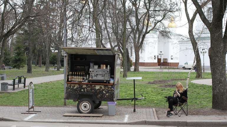 У Полтаві закрили всі вуличні кав’ярні і припинили доставку страв на виніс