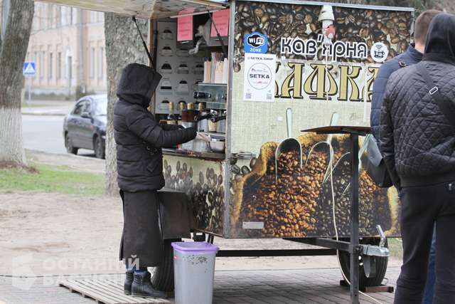 У Полтаві закрили всі вуличні кав’ярні і припинили доставку страв на виніс_2