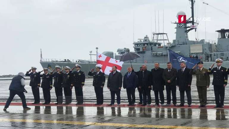 Військові кораблі НАТО пришвартувались у грузинському порту Поті