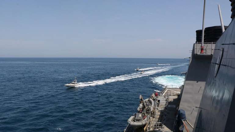 Іранські бойові судна спостерігали за маневрами ВМС США у Перській затоці