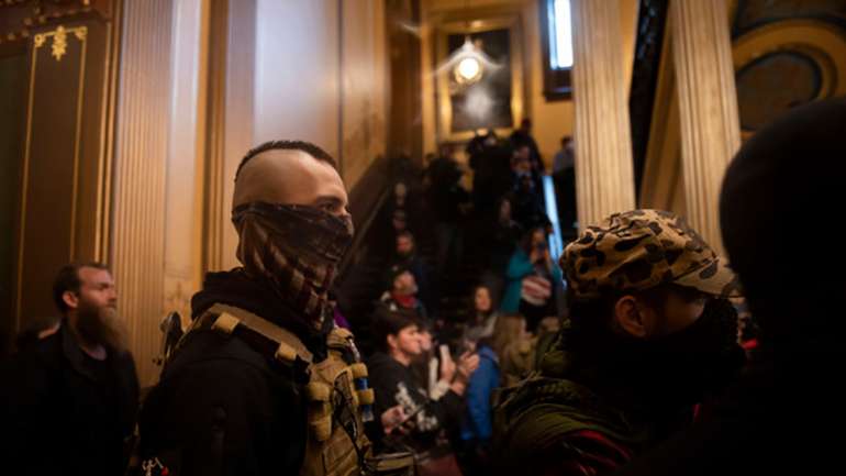 Озброєні протестувальники увірвалися до регіонального парламенту Мічиґану