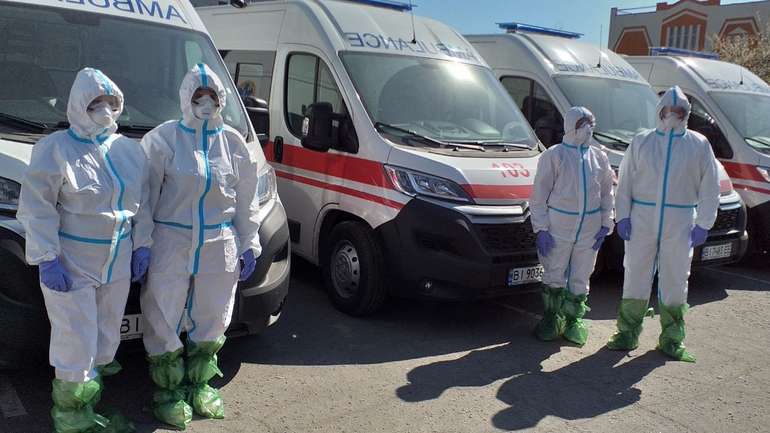 Медики Зінькова отримали партію захисних костюмів, масок і рукавичок