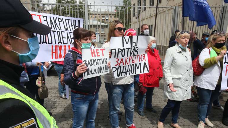 Голову харківського осередку ОПЗЖ облили зеленкою на акції медиків