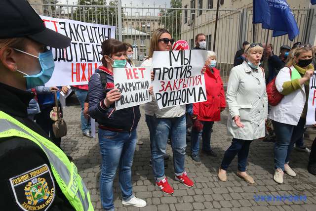 Голову харківського осередку ОПЗЖ облили зеленкою на акції медиків_1